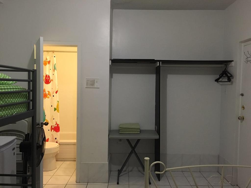 University Apartment Toronto Exterior photo