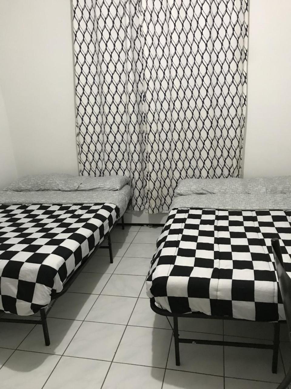 University Apartment Toronto Exterior photo