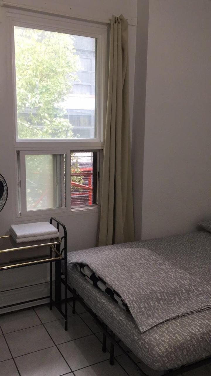 University Apartment Toronto Exterior photo