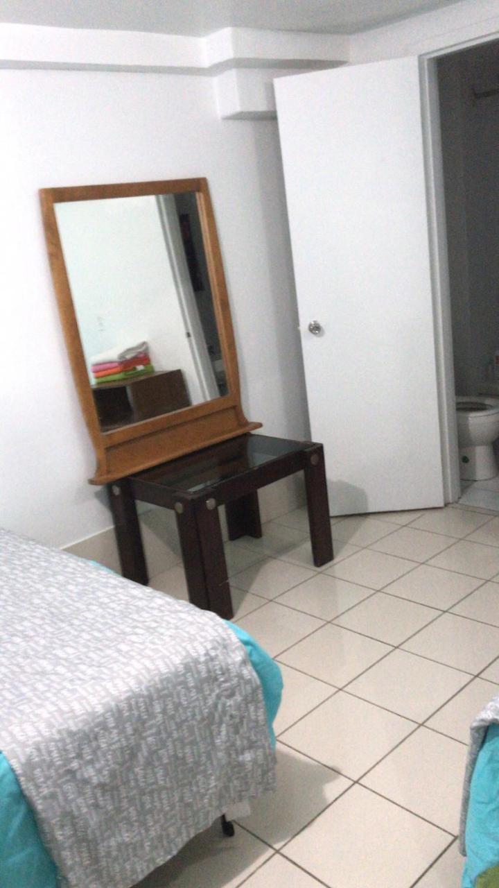 University Apartment Toronto Exterior photo